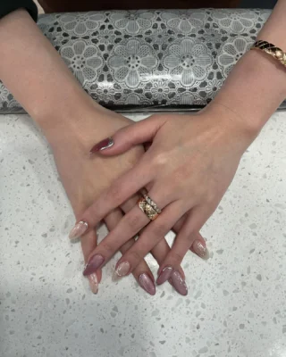 Image 10: #xcellentnailsalon #nailart #naildesign #nailstyle #prettynails #newnails #whitenails #beautynails #gelnailart #dippowder #dippowdernails #snsnails #snsdesign #goldenglowspany #nyc #manhattan #nycsnsnail#3dnailart#3dnailddesign#chromenail#chromenailart